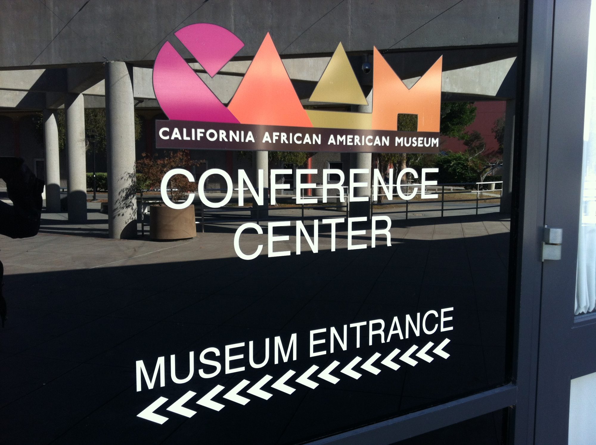 L'entrée du California African American Museum à Los Angeles